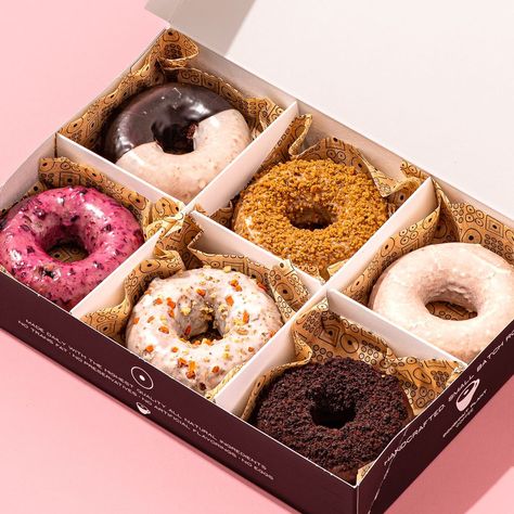 Donuts Packaging, Donut Packaging, Three Milk Cake, Bakery Inspiration, Gluten Free Doughnuts, Brownie Packaging, Cottage Bakery, Cake Doughnuts, Buying Food