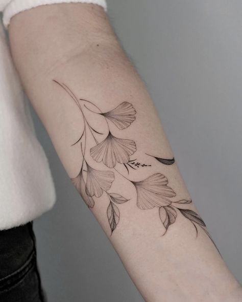 Mandala Tattoos For Women, Floral Arm Tattoo, Indian Feather Tattoos, Botanical Aesthetic, Body Tattoo Design, Tiny Heart Tattoos, Skeleton Tattoos, Ginkgo Leaves, Cat Tattoos