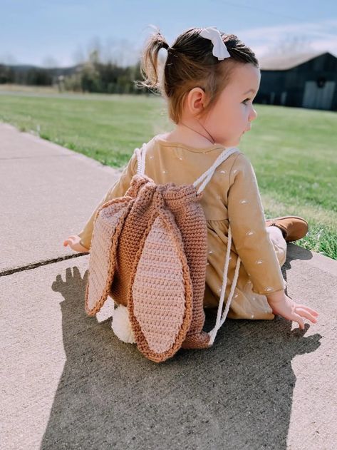 Make a Festive Crochet USA Backpack Using this Free Pattern Tutorial - A Crafty Concept Easy Crochet Bunny, Backpack Crochet Pattern, Backpack Crochet, Bunny Backpack, Baby Backpack, Backpack Free, Backpack Pattern, Toddler Backpack, Adorable Crochet