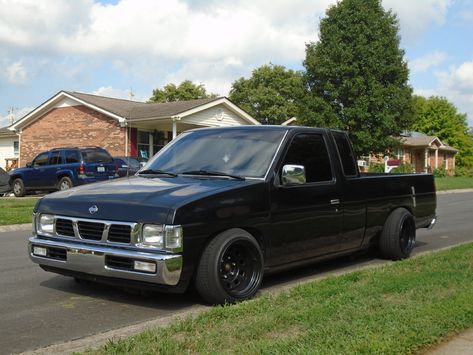 #Nissan #hardbody #d21 #static #stancedminitrucks #minitruck #nissanhardbody #15x10 #nissand21 Nissan Hardbody D21, Nissan Pickup Truck, Old Ford Truck, Nissan Hardbody, Nissan Pickup, Sick Cars, Nissan D21, Lowrider Trucks, Mini Truck