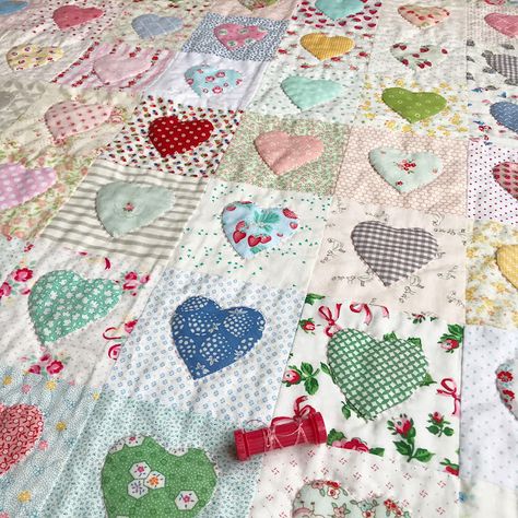 The Point Of No Return, Girl Quilts, Point Of No Return, Modern Quilt Blocks, Sewing Patchwork, Heart Quilt Pattern, Heart Blocks, Heart Applique, Applique Quilt Patterns