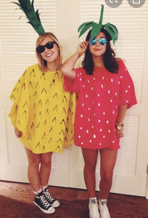 Diy Halloween Girls, Strawberry Costume Diy, Halloween Costume Teenage Girl, Diy Halloween Costumes For Girls, Pineapple Costume, Strawberry Costume, New Halloween Costumes, Diy Costumes Women, Bff Halloween Costumes