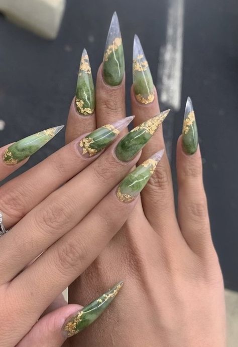 Forest Green Stilleto Nails, Green Stilleto Nails Design, Forest Nails Acrylic, Green Stilletto Nails, Moss Agate Nails, Ivy Green Nails, Poison Ivy Nails Designs, Clear Green Nails, Emerald Green Marble Nails