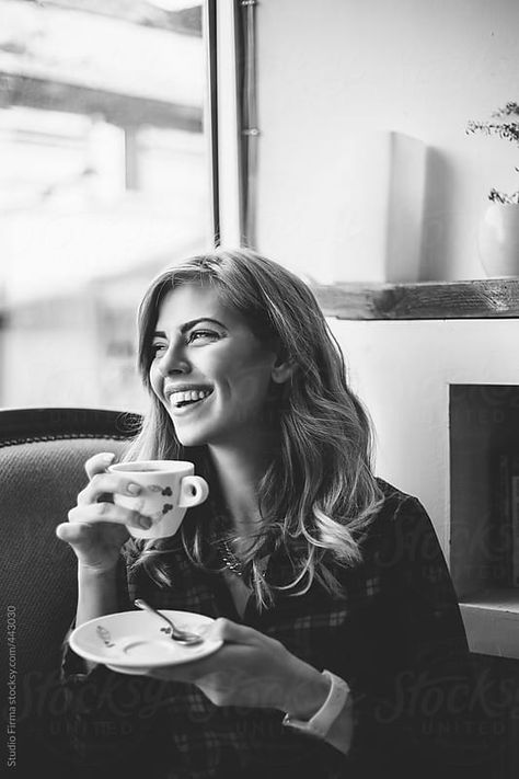 Smiling young woman drinking coffee by Studio Firma for Stocksy United Woman Drinking Coffee, Coffee Shop Photography, Coffee Shot, Foto Portrait, Pose Fotografi, Personal Branding Photoshoot, Fotografi Editorial, Coffee Girl, Coffee Photography