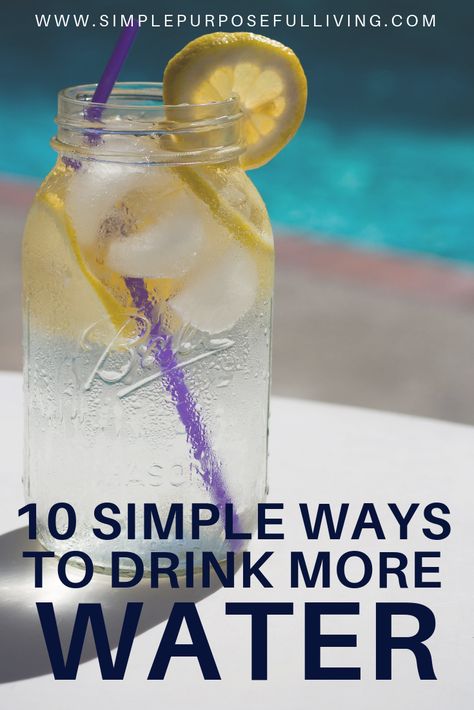 10 Simple and easy ways to drink more water. Easy tips for how to drink more water everyday. Ways To Drink More Water, Water Health Benefits, Not Drinking Enough Water, Water Challenge, Yoga Posen, Beauty Tips For Hair, Tropical Drink, Drink More Water, More Water