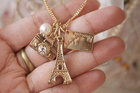 paris necklace Eiffel Tower Necklace, Paris Necklace, I Love Paris, The Eiffel Tower, Pink Blouse, Cute Jewelry, Girly Things, Amazing Jewelry, Charm Necklace