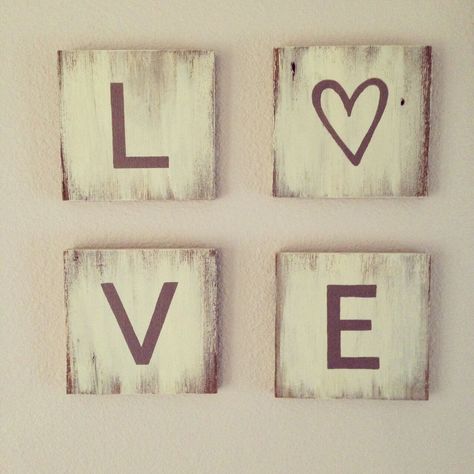 Love Wood Sign, The Word Love, Repurposed Wood, Diy Wood Signs, Pallet Crafts, Diy Holz, Word Love, Pallet Art, Rustic Wood Signs