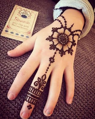 Mehndi Designs For Beginners Easy, Simple Mehndi Patterns, Easy And Beautiful Mehndi Designs, Simple Mehndi Designs For Beginners, Finger Mehndi Style, Simple Henna Patterns, Outfit Ideas Wedding, Silhouettes Of People, Beautiful Mehndi Designs