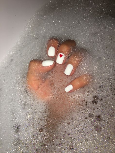 White Nails Short, White Short Nails, Red And White Nails, White Gel Nails, Vday Nails, Romantic Nails, February Nails, White Glitter Nails, White Acrylic Nails