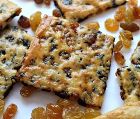 Garibaldi Biscuits, Raisin Biscuits, Spice Cookies Recipe, Raisins Recipe, Raisin Cookie Recipe, Raisin Recipes, Board Recipes, Oatmeal Cookies Chewy, Just A Pinch Recipes