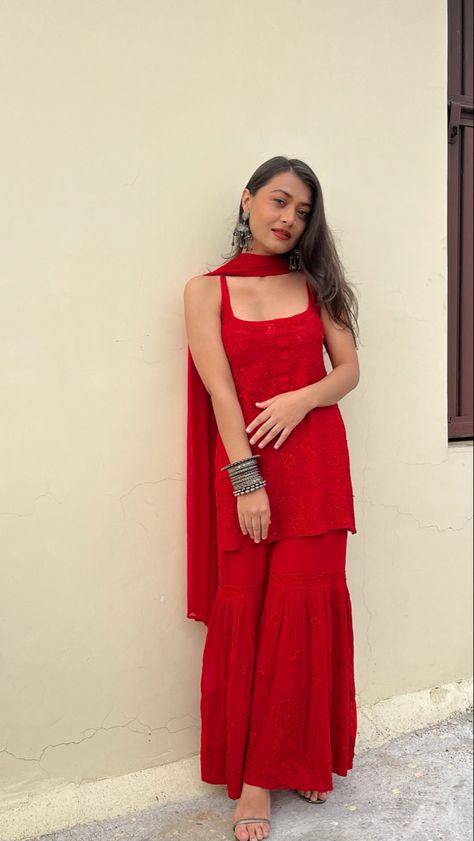 Chikankari outfits! #kurtaset #chikankari #indianfashion #kurta #red Rakhi Outfit Ideas Kurti, Red Chikankari Suits, Red Suit Designs Indian Style, Red Kurti Design Style, Chikankari Kurta With Jeans, Kurti Aesthetics, Chikankari Kurti With Jeans, Red Chikankari Kurta, Chikankari Outfits