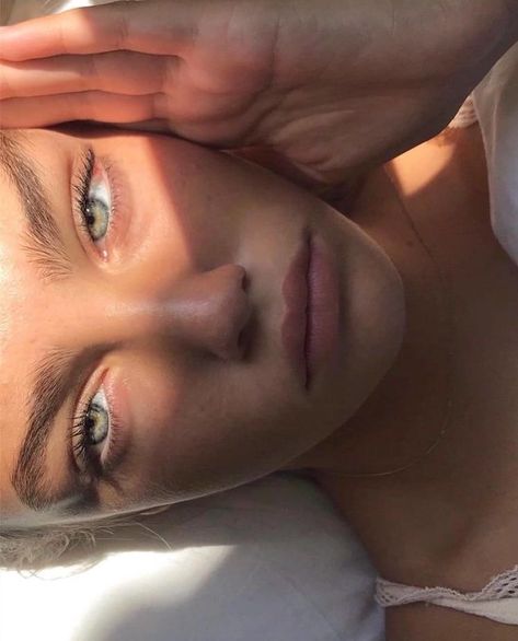 ItalianLoveStory🕊’s Instagram photo: ““I can be someone’s and still be my own.” #italianlovestory” Surfergirl Style, Foto Poses, Natural Makeup Looks, Pretty Eyes, Aesthetic Makeup, Beautiful Eyes, Pretty Face, Skin Makeup, Green Eyes