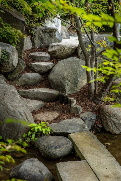 Japanese Rock Garden, Side Yard Landscaping, Exterior Stairs, Japan Garden, Stone Stairs, Front Courtyard, Beach House Plans, Backyard Pavilion, Japanese Gardens