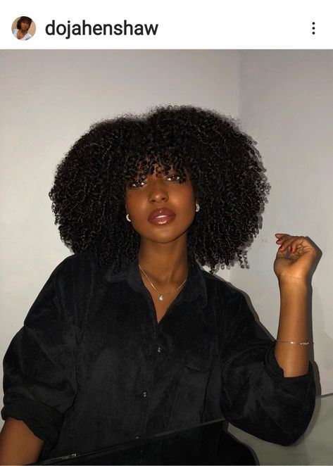 Natural Hair Bangs, Black Hair Bangs, Curly Fro, Art Models, Natural Hair Cuts, Downtown Outfits, Dyed Natural Hair, Coily Hair, Curly Girl Hairstyles