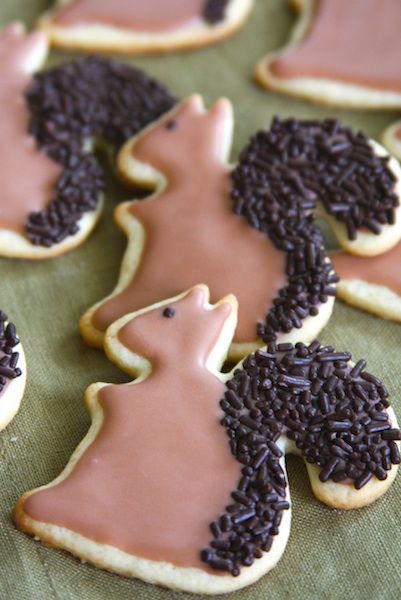 SQUIRREL SUGAR COOKIES | A Homemade Living Squirrel Cake, Squirrel Food, Thanksgiving Cookies, Fall Cookies, Fancy Cookies, Creative Cookies, Animal Cookies, Cute Cookies, Cookie Designs