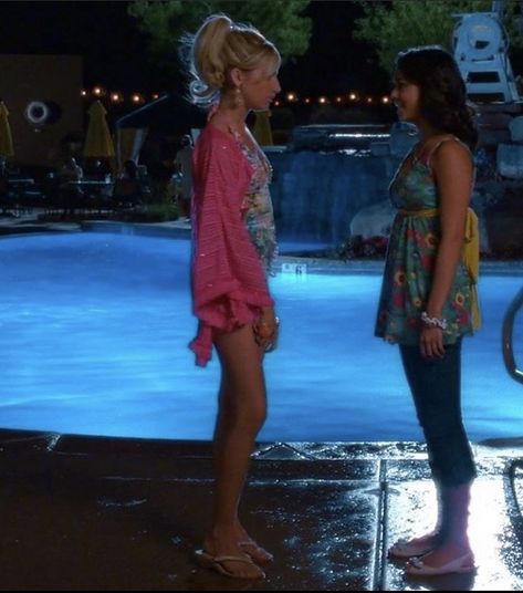 Sharpay And Gabriella, High School Musical Costumes, Bubblegum Goth, Gabriella Montez, 2000s Disney, Bratz Movie, Sharpay Evans, Blonde Movie, High School Musical Cast