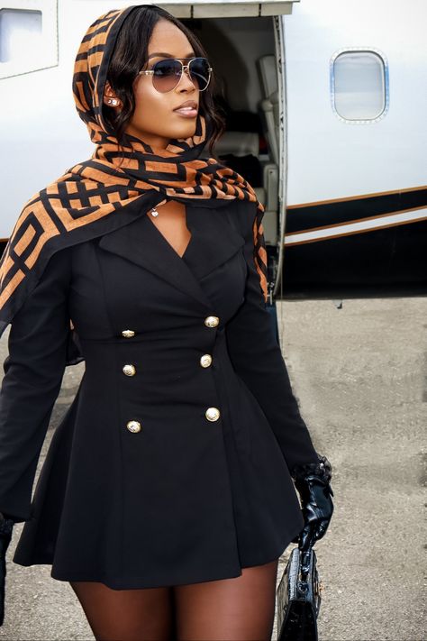 Stylish and affordable private jet outfits to look like a celebrity on your flight or photoshoot. Luxury Travel Outfit Jet Set, Helicopter Outfit Style, Private Jet Outfit Classy, Helicopter Outfit Ideas, Classy Airport Outfit Black Women, Private Jet Outfit, Helicopter Outfit, Private Jet Photoshoot, Rich Lady Outfit