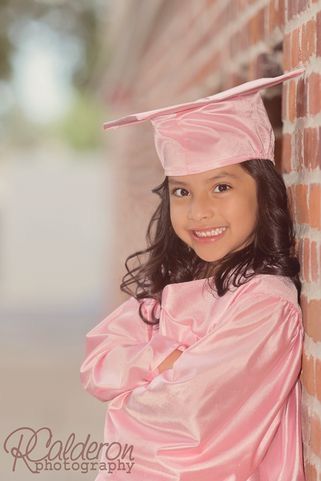 Kindergarten Photography, Kindergarten Cap And Gown, Graduate Photoshoot, Kindergarten Graduation Pictures, Vpk Graduation, Preschool Photography, Kindergarden Graduation, Preschool Graduation Party, Elementary Graduation