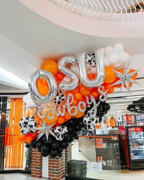 Osu Graduation Party Ideas, Oklahoma State Graduation Party Ideas, Osu Themed Party, College Bound Party Ideas, Ut Graduation Party, College Balloon Arch, Orange Grad Party, College Signing Day Table Ideas, Highschool Graduation Party Ideas