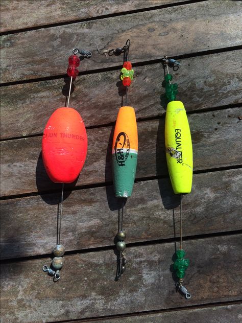 One of the simplest and most basic way to catch a trout is with a jig under a cork. Guys call them tourist rigs,  rattle corks, and clackers...  "Cajun thunder" is a brand that's become a name for ... Trout Fishing Gear, Redfish Fishing, Trout Fishing Tips, Salt Water Fishing, Fishing Floats, Surf Fishing, Fishing Kit, Fishing Rigs, Fishing Knots