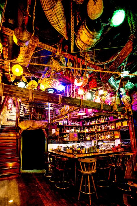 Esquire's 18 Best Bars in America​ Bar In Casa, Pub Sheds, Tiki Decor, Tiki Bar Decor, Tiki Lounge, Tiki Art, Vintage Tiki, Backyard Bar, 카페 인테리어 디자인