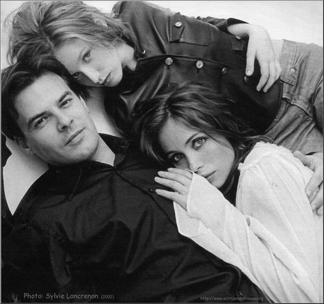 Polyamory, trio, mff, triad, love Poly Triad, Poly Couple, Francois Ozon, Ludivine Sagnier, Group Poses, Romantic Photoshoot, Commitment Ceremony, Art Poses, Pose Reference Photo