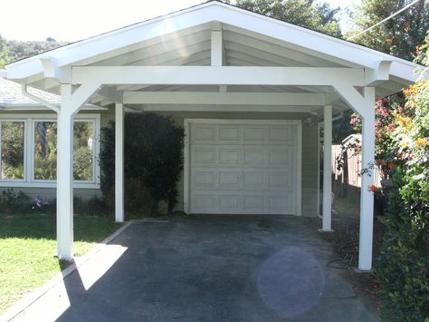 This carport is positioned in front of the house, adding a sense of privacy to the home and making use of the land in the front yard. Description from pinterest.com. I searched for this on bing.com/images Carport Addition, Attached Carport, Pergola Screens, Pergola Modern, Pergola Wall, Carport Modern, Door Pergola, Building A Carport, Carport Plans