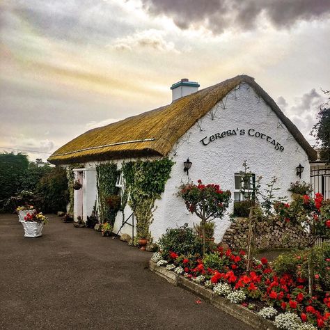 Ireland Aesthetic Irish Cottage, Virgo Mother, March Aesthetic, Ireland Aesthetic, Galway Girl, Best Of Ireland, Thanksgiving Books, Images Of Ireland, Armchair Travel