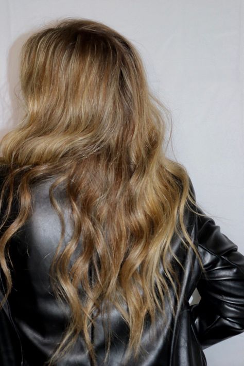 Photo of a woman or teenage girl with long curled blonde and brown hair. Wearing a black leather jacket. Vintage vibes and feel. Fall and winter vibes Sun Bleached Hair, Bold Lip Makeup, Bold Lip, Bold Lips, Bleached Hair, Lip Makeup, Hair Inspo, Lips, Long Hair Styles