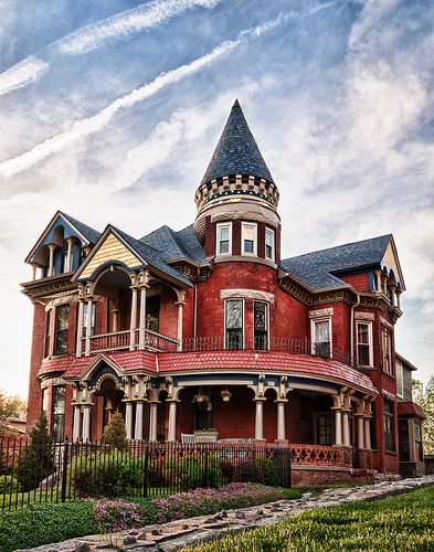 Brick Mansion, Architecture Cool, Old Victorian Homes, Wraparound Porch, Victorian Mansion, Victorian Style Homes, Red Brick House, Victorian Mansions, Casa Vintage