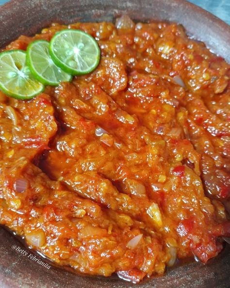 35 Resep sambal khas nusantara, menggugah selera istimewa Sambal Recipe, Meal Prep On Fleek, Malay Food, Ayam Bakar, Food Artists, Food Receipt, Indonesian Cuisine, Chili Recipe Easy, Malaysian Food