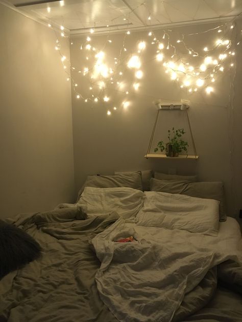 Dimmed Lights Bedroom, Cosy Fairy Lights Bedroom, Fairy Lights Minimalist, How To Style Fairy Lights In Bedroom, Star Fairy Lights Bedroom, Cozy Bedroom Ideas Fairy Lights, Fairy Lights Over Bed, Fairy Lights Bedroom Ideas Simple, Fairy Lights Above Bed