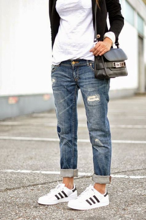 MY STYLE: Denim and denim and denim for Fall 2014 Looks Camisa Jeans, Mode Adidas, Looks Adidas, Looks Jeans, Look Adidas, Tennis Shoes Outfit, Mode Jeans, Outfit Jeans, Mode Casual