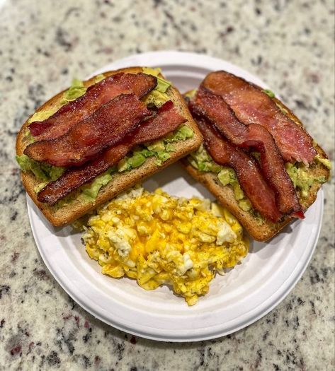 Lugares Aesthetic, Eggs With Bacon, Gym Girlie, Healthy Lunch Snacks, Ig Bio, Food Motivation, Bacon Avocado, Soul Food Dinner, Healthy Food Inspiration