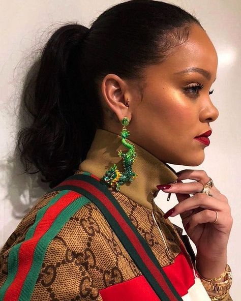 !çønrouge on Twitter: "Rihanna’s side profile. That’s it… " Fenty Rihanna, Makeup Sephora, Rihanna Outfits, Rihanna Looks, Rihanna Riri, Rihanna Style, Saint Michael, Rihanna Fenty, Side Profile