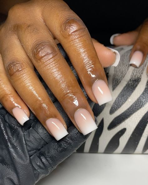 Short Nail Ombre Designs, Ombré Short Nails, Nails Court, Ombre Short Nails, Gel Ombre Nails, Gym Nails, Umbre Nails, Short Ombre Nails, Acrylic Nails Ombre