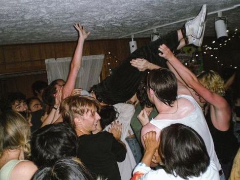 Teenage Dirtbag Party Aesthetic, Rock Star Lifestyle Aesthetic, Men Party Aesthetic, Friend Group 10 People, Party Rock Aesthetic, Crowd Surfing Aesthetic, 2000s Dirtbag Aesthetic, 90s Teenage Dirtbag Aesthetic, 00s Punk Aesthetic