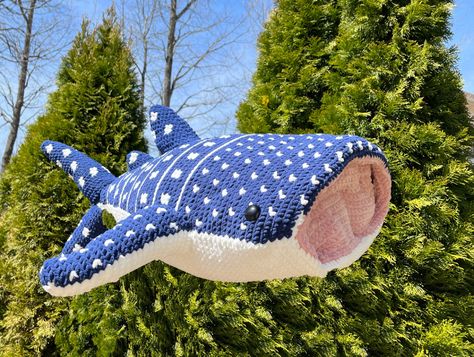 Giant Whale, Crochet Shark, Crochet Whale, Gifts Crochet, Easy Crochet Animals, Crochet Braid Styles, Mode Crochet, Crochet Braid, Crochet Design Pattern