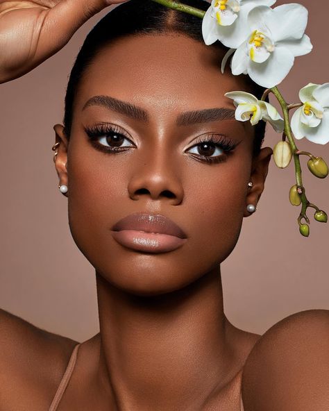 Chocolate Makeup Looks Black Women, Chocolate Lipstick Black Women, Black Bridal Makeup Dark Skin Natural Looks, Black Woman Wedding Makeup Dark Skin, Brown Eyeliner Black Woman, Editorial Makeup For Dark Skin, African Makeup, Matte Makeup, Neutral Makeup