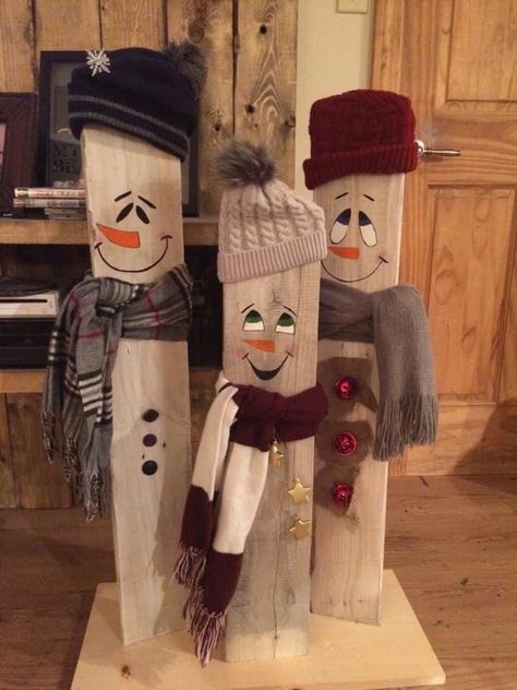 2x6 Scrap Wood Projects, Wooden Snowmen Crafts, Wooden Snowmen Diy, Snowman Wood Crafts, Wood Snowman Diy, Wooden Snowmen, Wooden Christmas Crafts, Snowman Christmas Decorations, Handmade Christmas Crafts