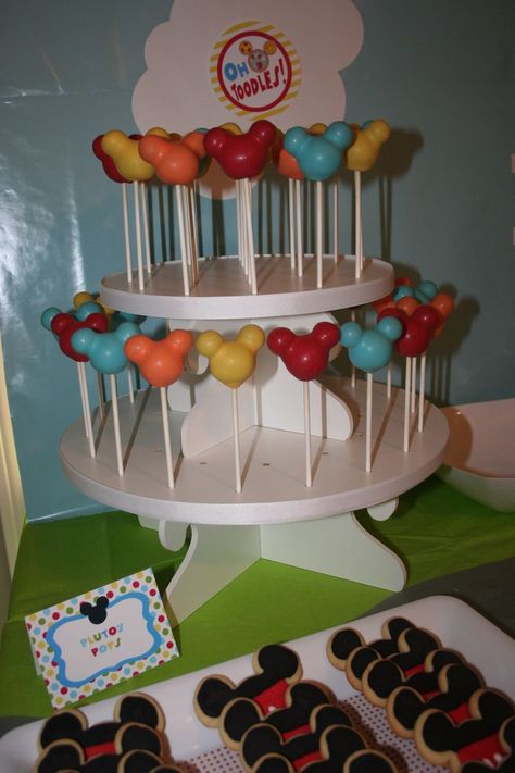 Mickey Mouse Clubhouse Cake Pops, Mickey Mouse Clubhouse Treats, Mickey Mouse Clubhouse Cupcakes, Cake Pops Mickey Mouse, Mickey Mouse Cake Pops, Minnie Cakes, Mickey Mouse Clubhouse Cake, Mickey Mouse Birthday Decorations, Mickey And Minnie Cake