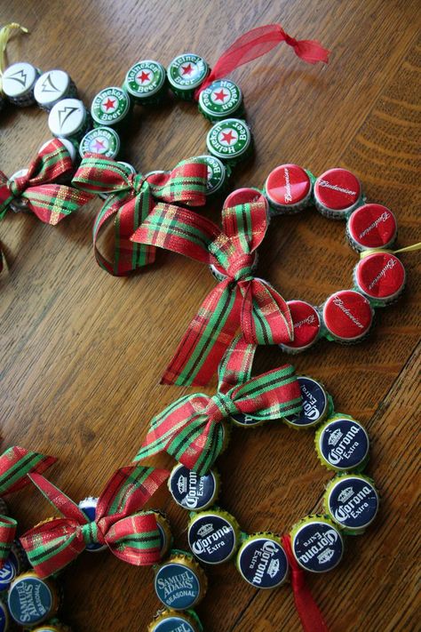 Upcycled Christmas Crafts, Diy Bottle Cap Crafts, Recycled Christmas Decorations, Upcycled Christmas, Beer Bottle Caps, Beer Bottle Cap, Bottle Cap Art, Bottle Cap Crafts, Diy Christmas Decorations Easy