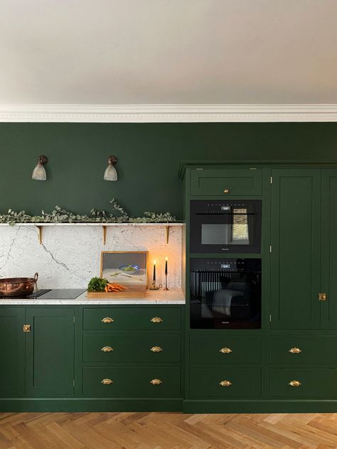 Green Shaker Kitchen, Integrated Oven, Dark Green Kitchen, Devol Kitchens, Shaker Kitchen, Handmade Kitchens, Bespoke Kitchens, Kitchen Diner, Kitchen Paint