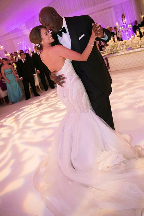 Details of Michael Jordan's wedding to Yvette Prieto J Aton Couture, Jordan Wedding, Celebrity Wedding Photos, Weddings By Color, Famous Couples, Top Celebrities, Wedding Music, Wedding Dance, Wedding Gallery