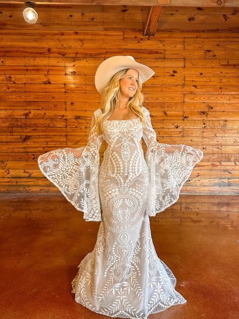 Country Western Wedding, Western Style Wedding, Western Themed Wedding, Cowgirl Wedding, Western Wedding Dresses, Country Theme Wedding, Boda Mexicana, Embroidered Lace Dress, Country Wedding Dresses