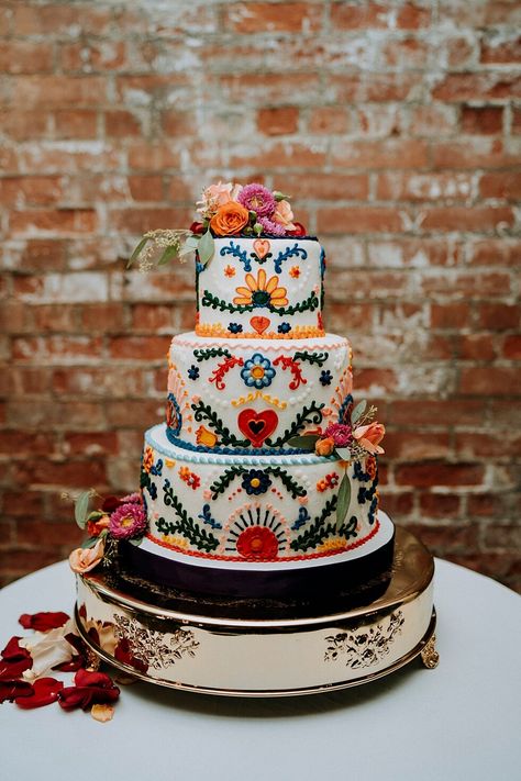 Mexican Wedding Decorations, Charro Wedding, Mexican Theme Wedding, Mexican Wedding Cake, Mexican Inspired Wedding, Mexican Cake, Catholic Church Wedding, Mexican Birthday Parties, Mexican Themed Weddings