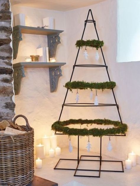 a wrought iron Christmas tree decorated with greenery and white paper ornaments Wrought Iron Christmas Tree, Iron Christmas Tree, Scandinavian Christmas Trees, Country Christmas Trees, Nordic House, Ornaments Tree, Scandi Christmas, Hanging Tree, Alternative Christmas Tree