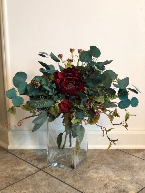 March Wedding Flowers, Red Rose Bouquet Wedding, Bouquet Greenery, Winter Bridal Bouquets, Bouquet Burgundy, Church Wedding Flowers, Faux Flower Bouquets, Filler Flowers, Burgundy Bouquet