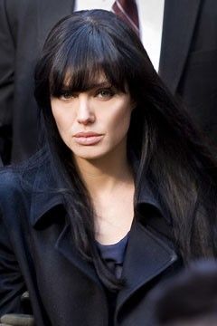 Salt Movie, Salt Angelina Jolie, Evelyn Salt, Angelina Jolie Movies, Angelina Jolie Style, Cia Agent, New Hair Look, Leather Gloves Women, Haircut Inspiration