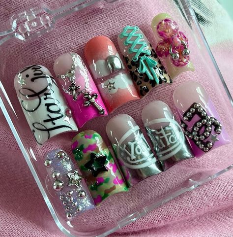 @lilzacrylic Von Dutch Nails, Maxamilist Nails, Tattoo Nails Designs, 2010 Nails, Scene Nails Emo, 2000s Nail Art, Birthday Cake Nails, Teeth Nails, Corset Nails